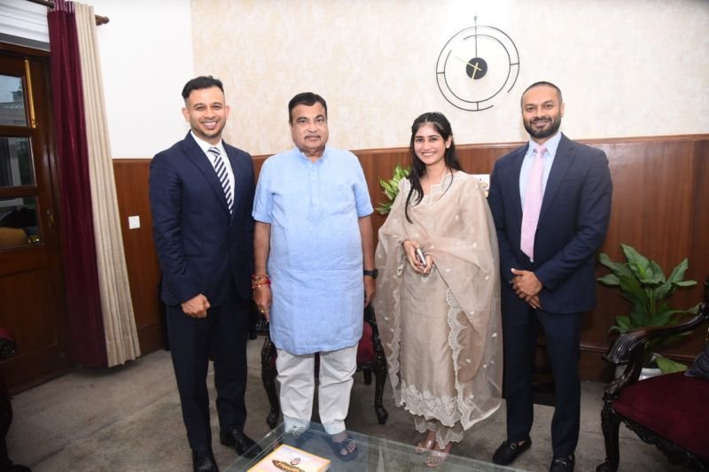 Prachi with Nitin Gadkari, Vikram Chopra and Gajendra Jangid